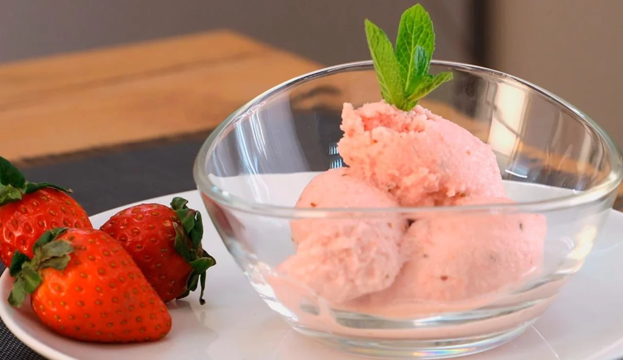 Helado de fresa y yogur