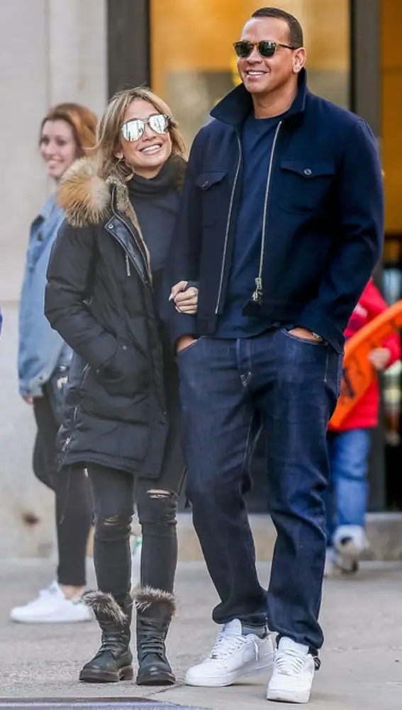 Jennifer Lopez y Alex Rodríguez paseando por la calle Jennifer Lopez y Alex Rodríguez paseando por la calle