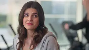 ¿Amor a primera vista? Cansu se queda embobada con Ayaz y trata de llamar su atención