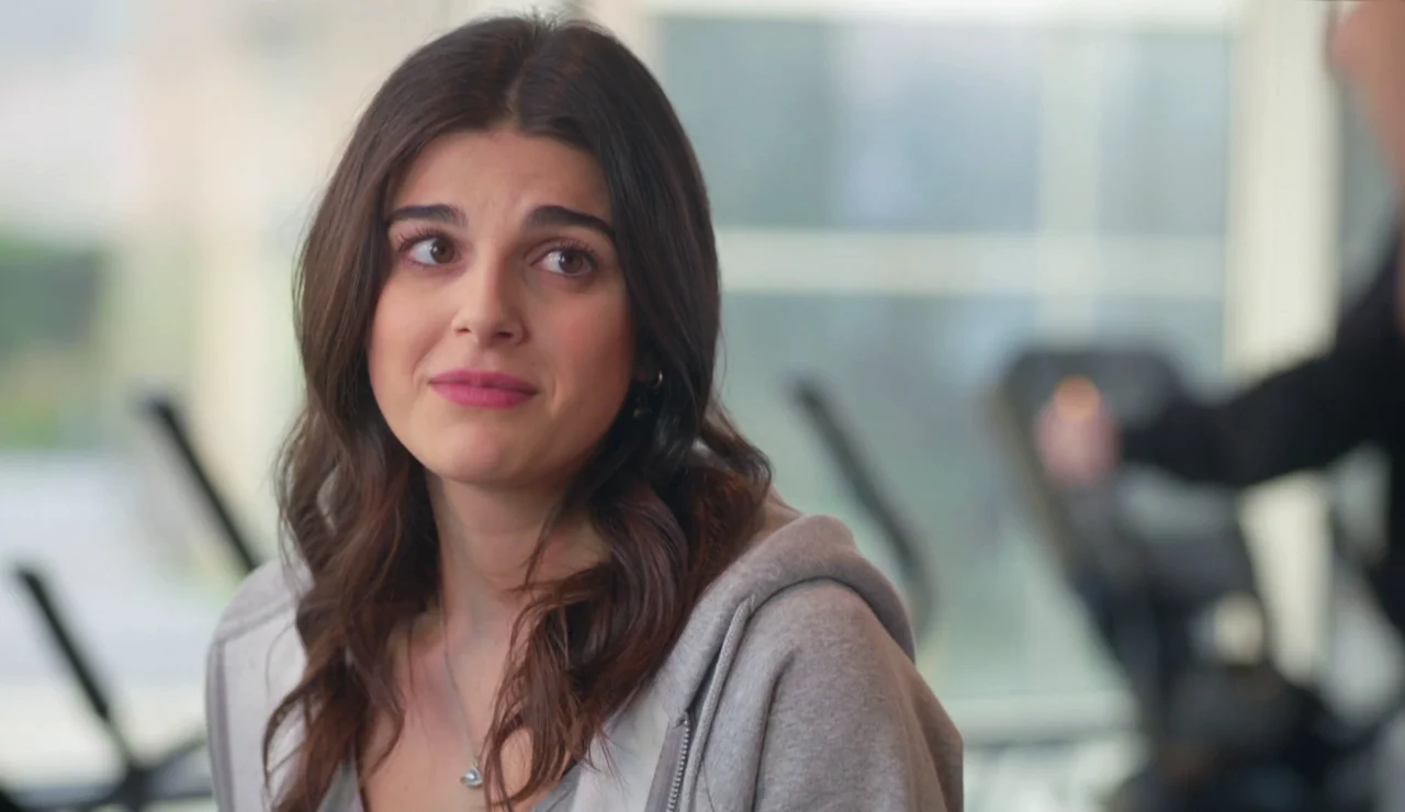 ¿Amor a primera vista? Cansu se queda embobada con Ayaz y trata de llamar su atención