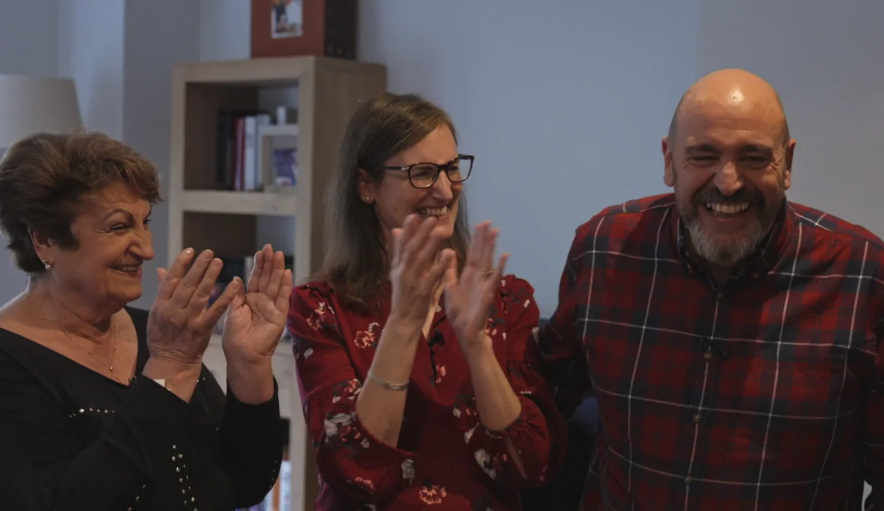 Así ha sido la llegada de Óscar a su casa tras ganar el bote de Pasapalabra 
