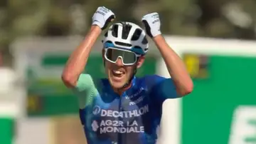 Ben O'Connor celebra su victoria en la etapa 6 de la Vuelta España