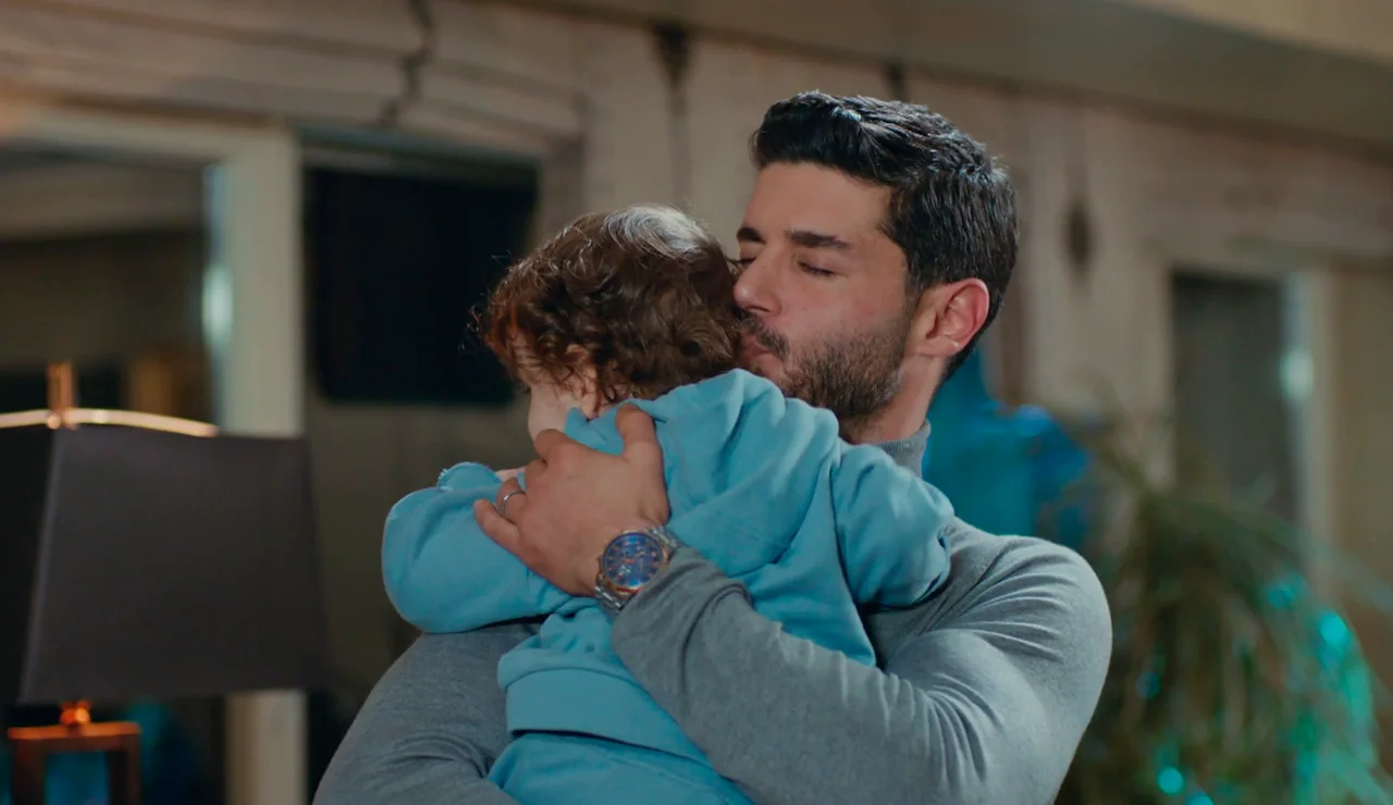  Çağatay abraza a Halit Can