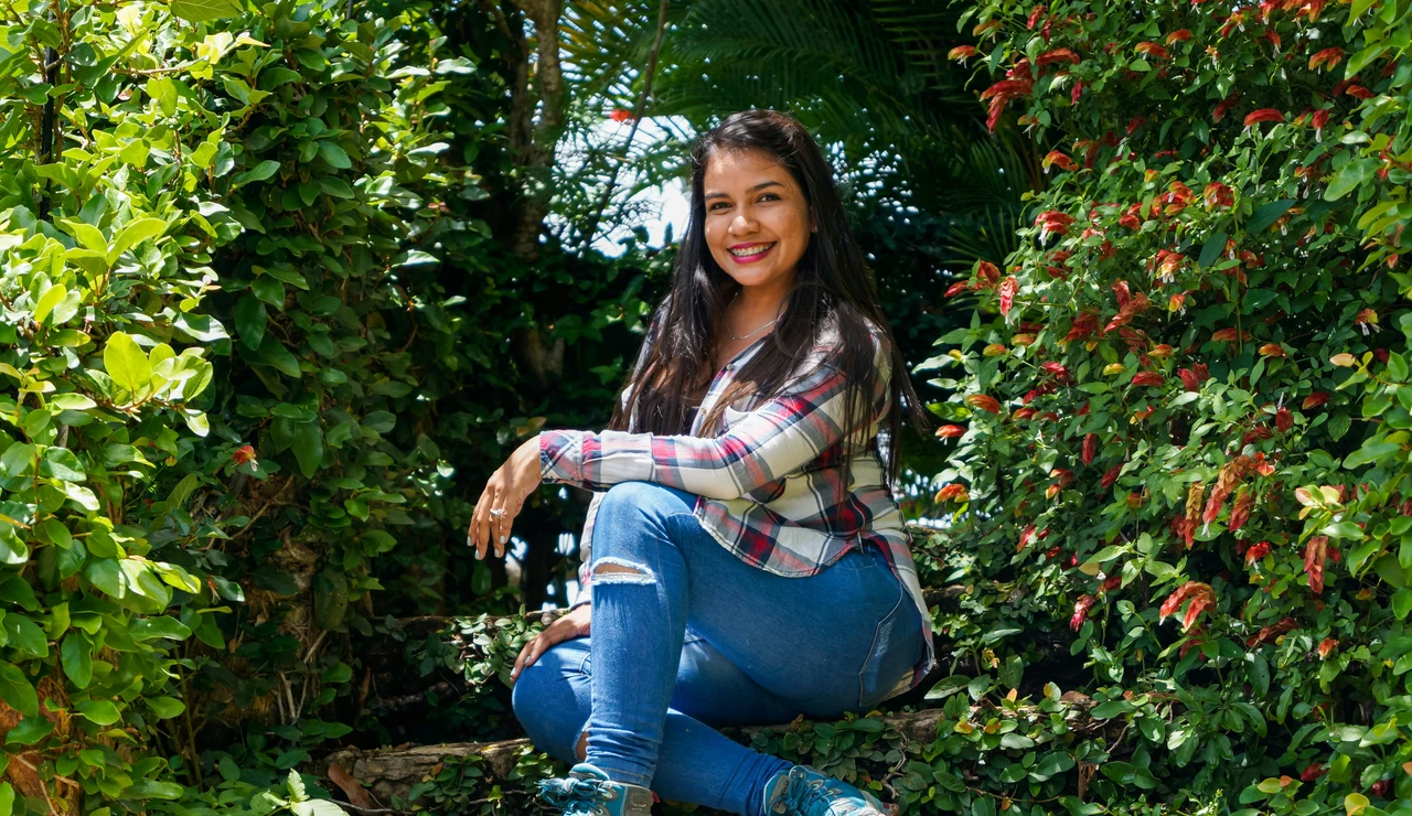 Chica vestida con un estilo Garden girl