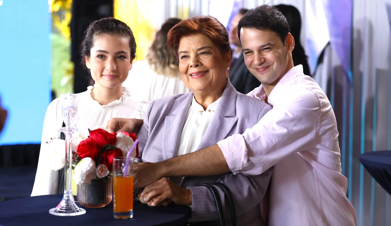 Conoce a fondo a Ayşe Kökçü, la actriz que interpreta a Fatma en Hermanos