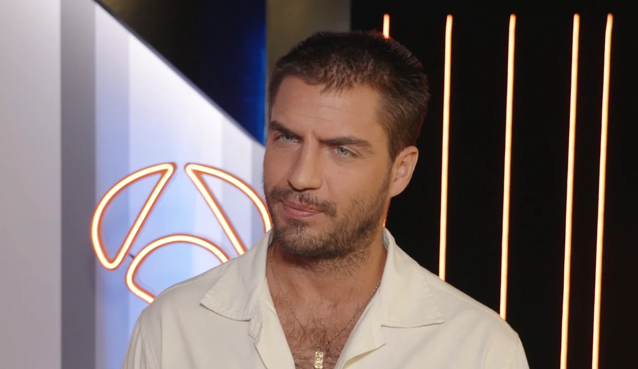 ¿Cuánto sabes sobre arte? Maxi Iglesias pone a prueba sus conocimientos con este divertido juego