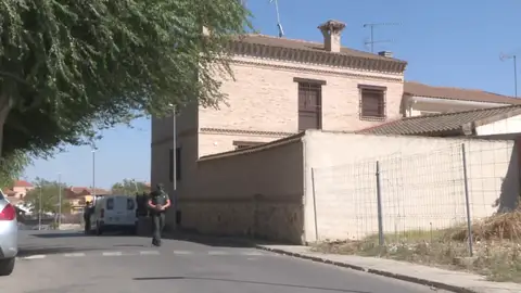 Detenido el presunto asesino de Mateo, el niño de 11 años apuñalado en Mocejón: "Tenía que ser del pueblo" Detenido el presunto asesino de Mateo, el niño de 11 años apuñalado en Mocejón: "Tenía que ser del pueblo"