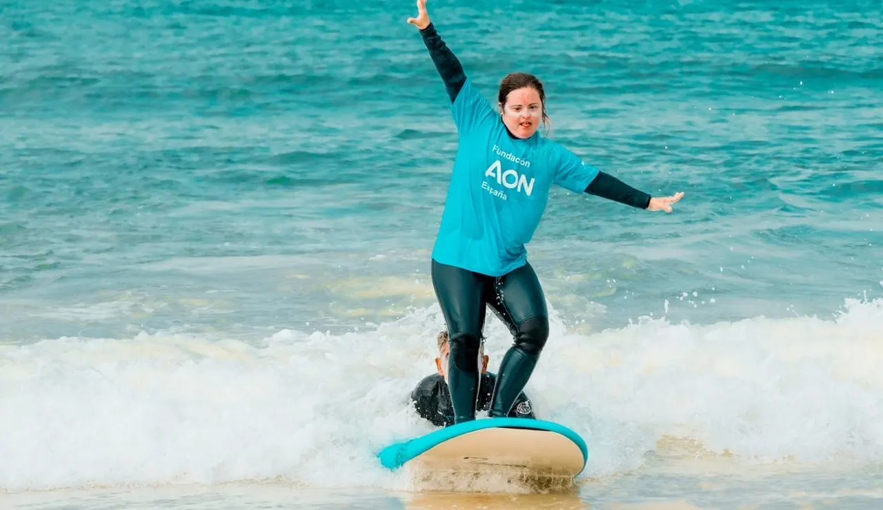 Una escuela de surf inclusiva para personas con discapacidad