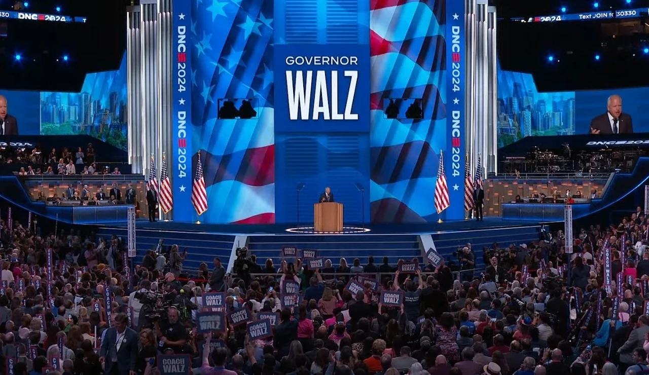 El gobernador de Minnesota Tim Walz acepta formalmente la nominación demócrata como vicepresidente