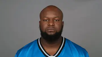 Gosder Cherilus, ex jugador de la NFL, cuando vestía la camiseta de los Detroit Lions