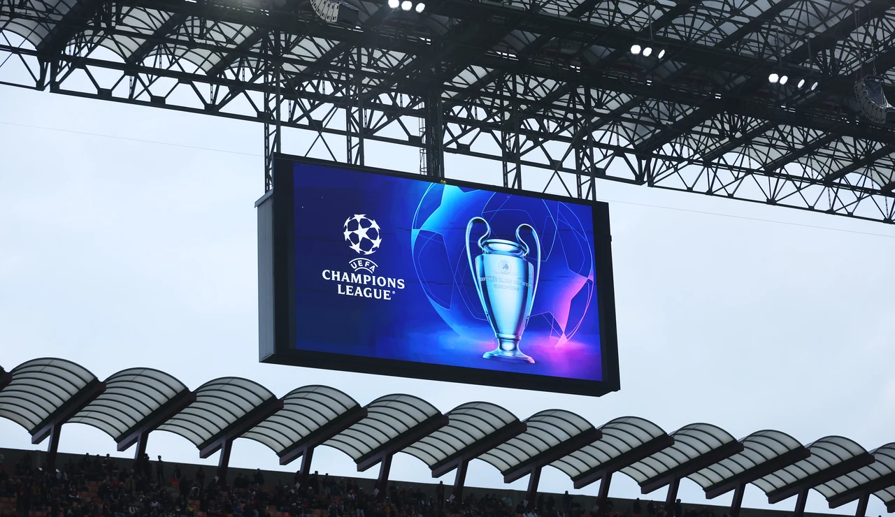 Imagen del logo y del trofeo de la Champions League