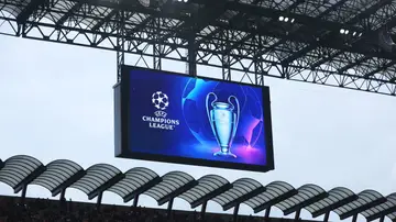 Imagen del logo y del trofeo de la Champions League