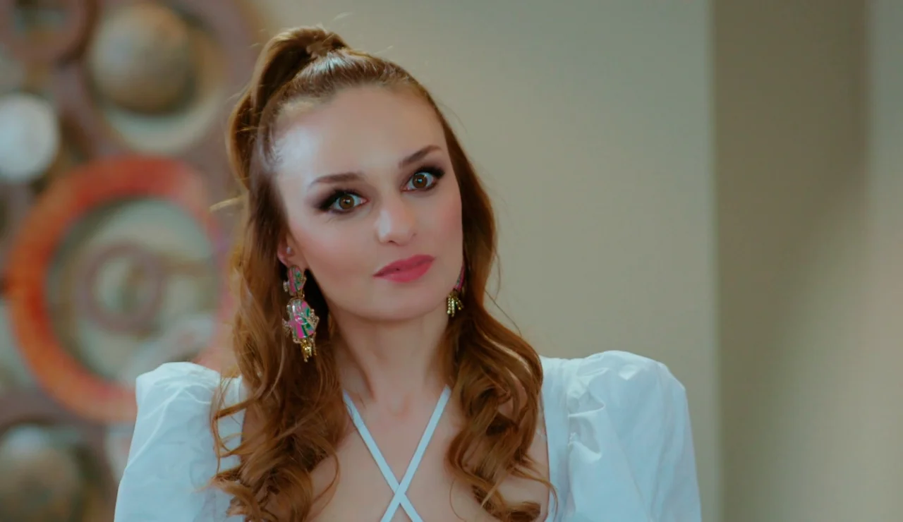 El impactante giro en la vida de Cansu como mamá de Halit Can y esposa de Çağatay