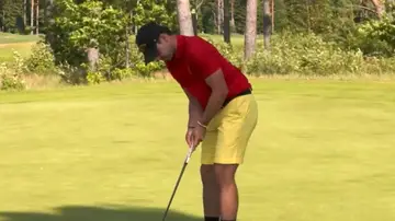 José Luis Ballester jugando al golf