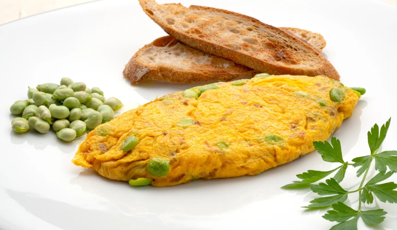Karlos Arguiñano: receta de tortilla de habitas, jugosa y de temporada