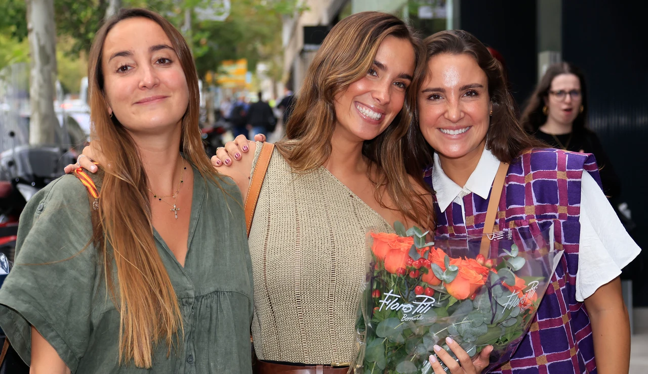 María Pombo y sus hermanas, Marta y Lucía, en 2023