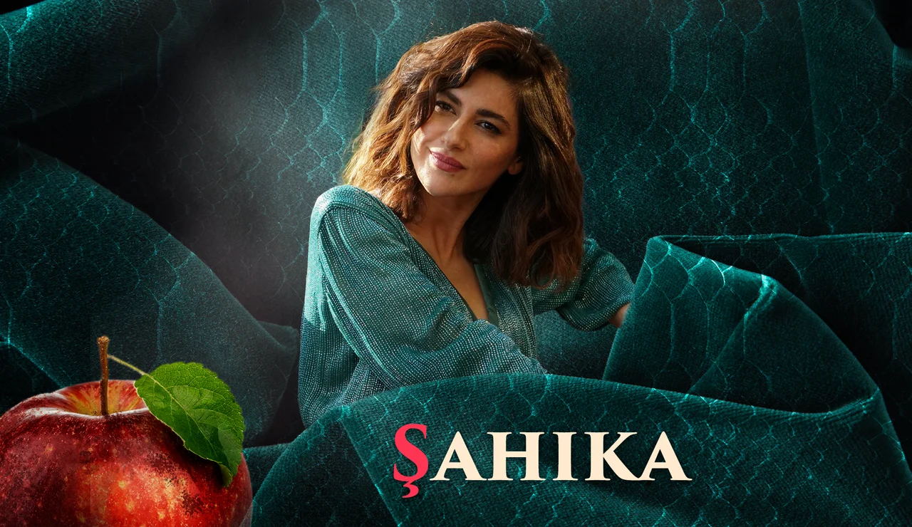 Nesrin Javadzadeh es Sahika Ekinci