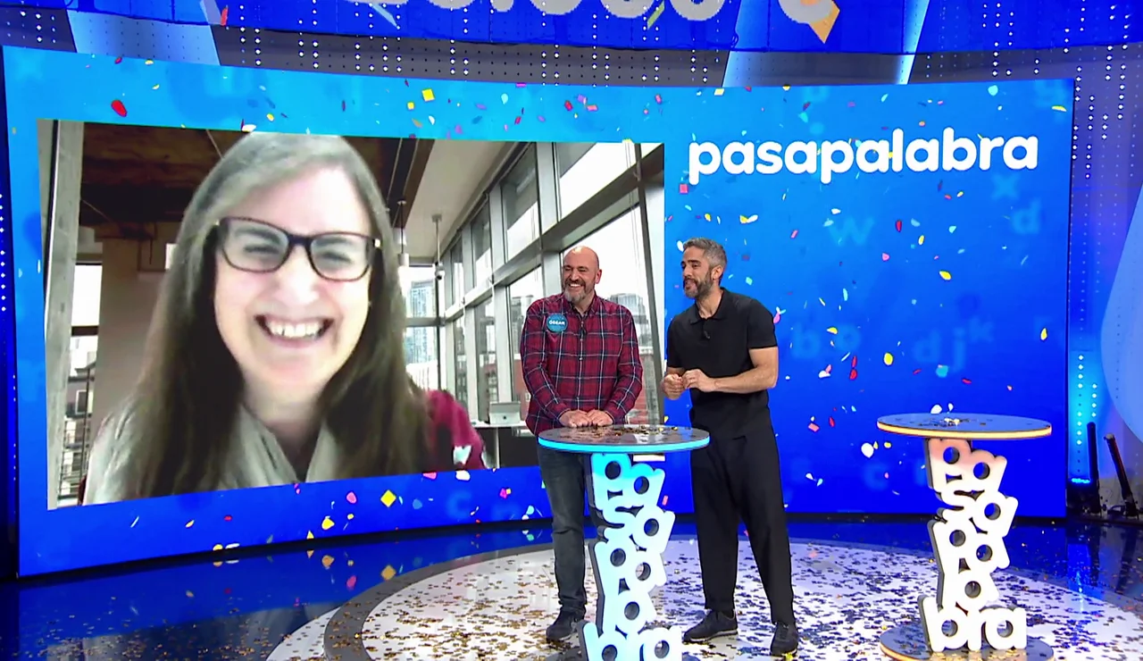 La pareja de Óscar interviene por sorpresa en Pasapalabra para felicitarle: “Esto es un sueño” 