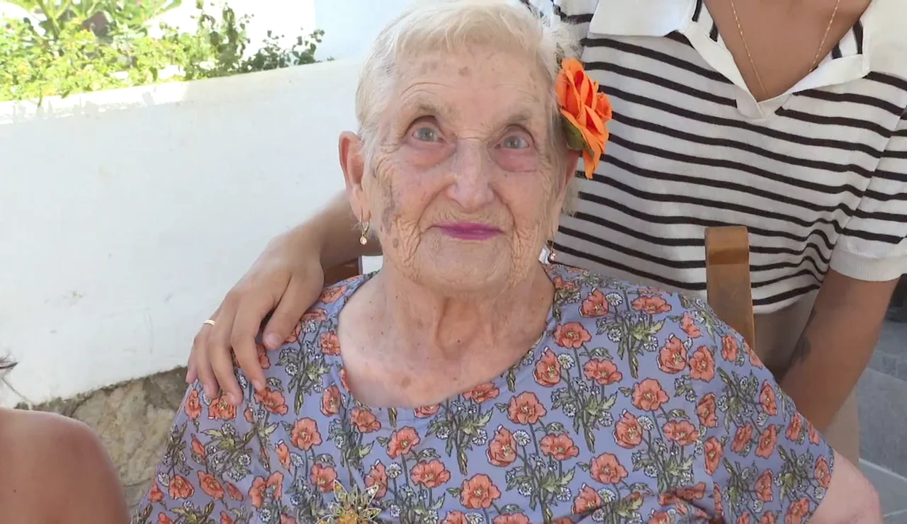 Pepa, la mujer que repartió 60.000 euros entre sus vecinos