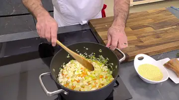 Sazona y rehoga las hortalizas Sazona y rehoga las hortalizas