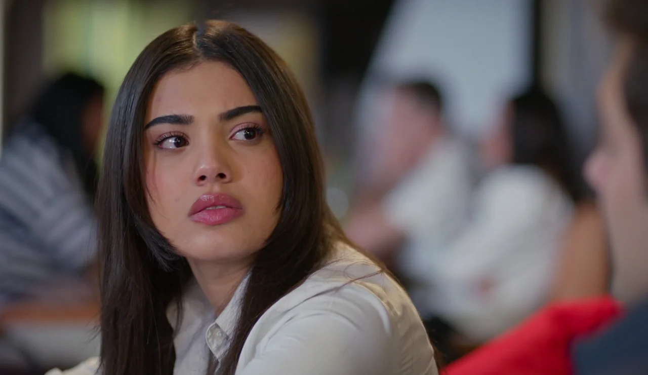 ¡Süsen recibe de su propia medicina! Ömer le hace creer que va a quedar a solas con una chica que no conoce