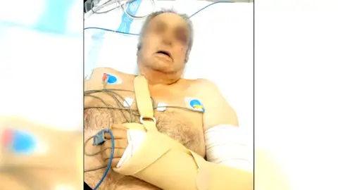 Un taxista de 71 años, apaleado por unos turistas alemanes que pensaron que les había robado un móvil Un taxista de 71 años, apaleado por unos turistas alemanes que pensaron que les había robado un móvil